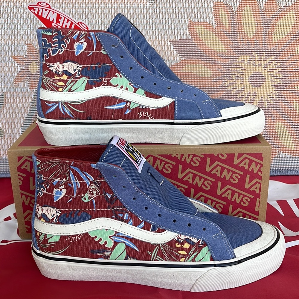 Vans Sk8-Hi 138 Dec
(Hawanjng|)Mnlghtblmshmlw
VNOA4BX2B6R
WMNS sneakers - Picture 1 of 16